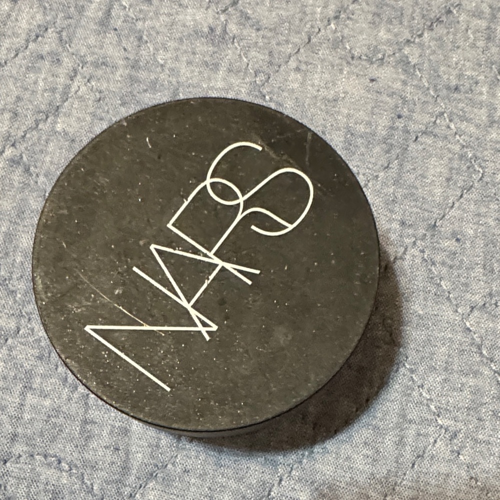NARS translucent Loose Setting Powder - Picture 3 of 4